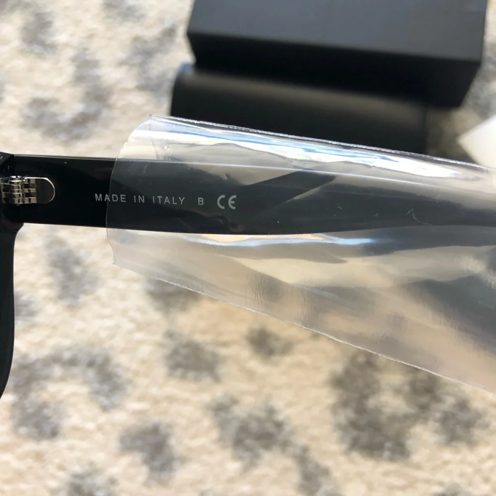 CHANEL Black Sunglasses - Picture 8 of 13